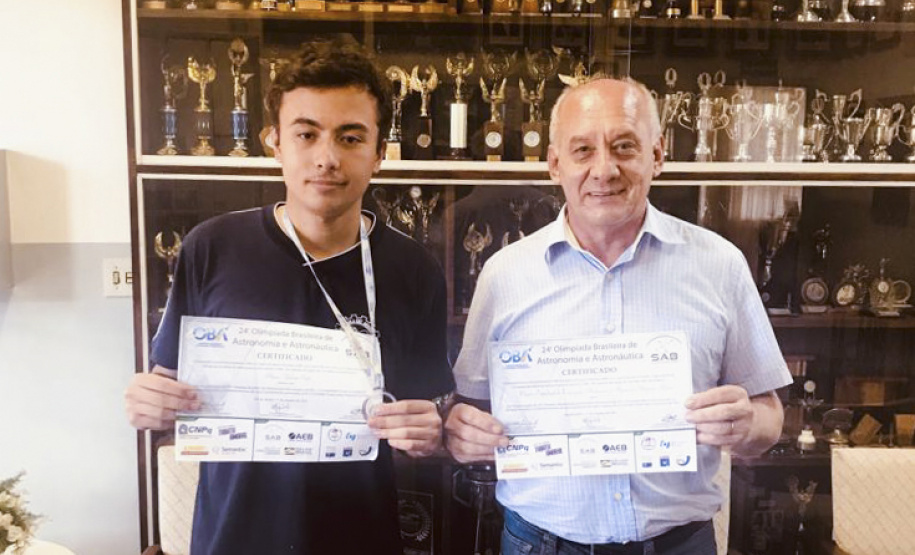 Aluno do CAAR recebe medalha de prata na Olimpíada Brasileira de Astronomia e Astronáutica. Foto: UEPG