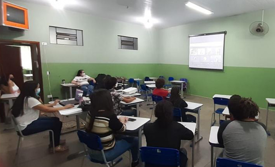Uenp incentiva alunos negros e de baixa renda a ingressarem no Ensino Superior
