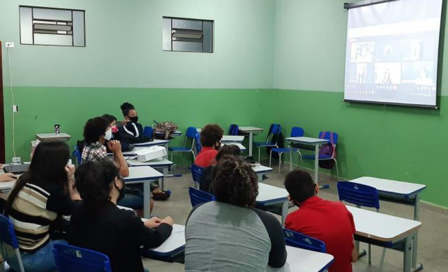 Uenp incentiva alunos negros e de baixa renda a ingressarem no Ensino Superior