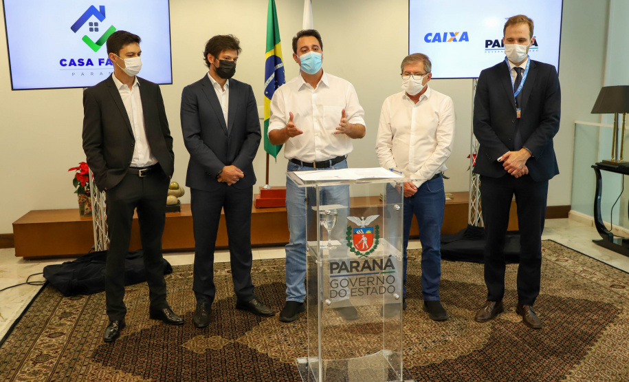 O governador Carlos Massa Ratinho Junior assinou nesta terça-feira (23) a liberação de mais R$ 71,7 milhões para o programa Casa Fácil Paraná, que financia o valor de entrada de moradias a famílias com renda de até três salários mínimos. Cambé. Foto: Ari Dias/ AEN.