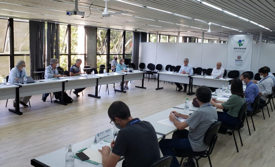 O Instituto de Desenvolvimento Rural do Paraná ? Iapar-Emater (IDR-Paraná) está criando estratégias para potencializar os serviços prestados ao agricultor paranaense. O tema foi discutido na segunda reunião ordinária do Comitê Técnico Científico (CTC) do órgão, realizada nesta terça-feira (23), em Curitiba. - Curitiba, 23/11/2021 - Foto: IDR-Paraná