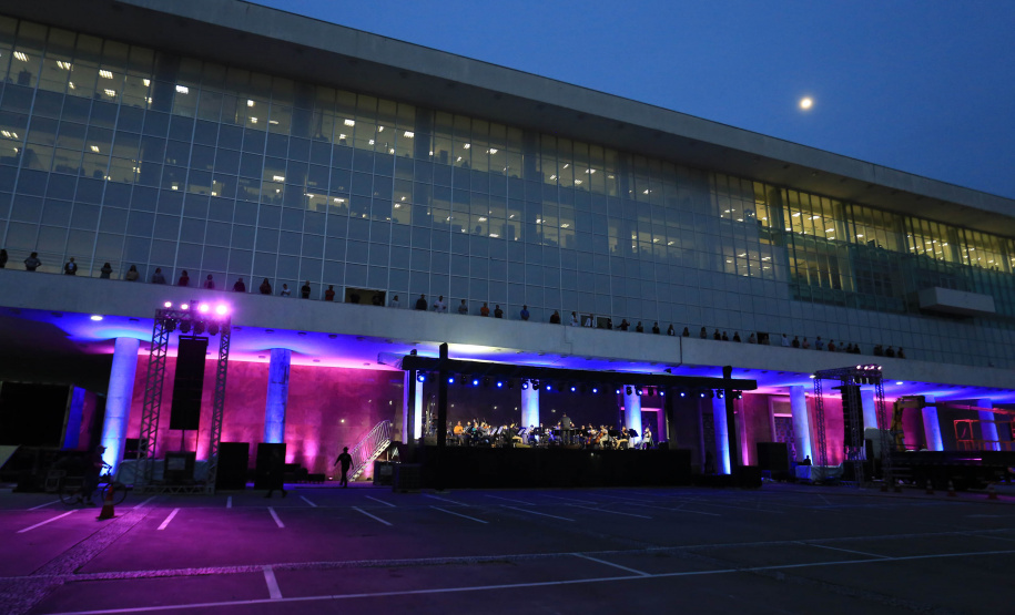 César Menotti e Fabiano participarão da abertura do Natal do Palácio Iguaçu