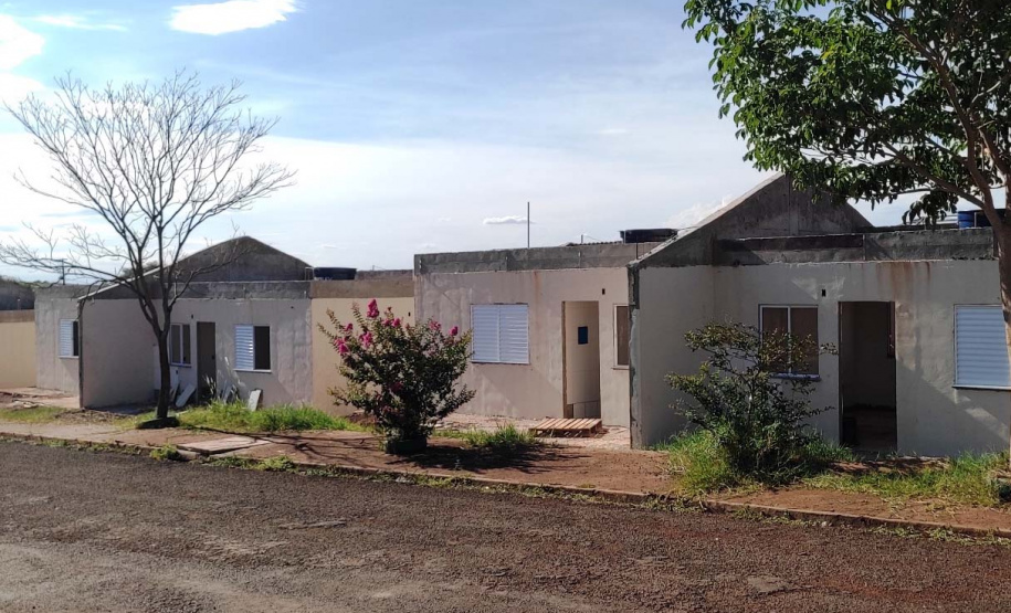 Terminam na próxima terça-feira (30) as inscrições para habilitação dos interessados em participar da seleção das 40 moradias do condomínio para idosos em construção em Cornélio Procópio, no Norte Pioneior. O empreendimento recebeu mais de R$ 3,3 milhões do Governo do Estado por meio do programa Casa Fácil Paraná, na modalidade Viver Mais, e as obras já ultrapassaram 52% de conclusão. (Foto: Michael Faleiros/Cohapar)