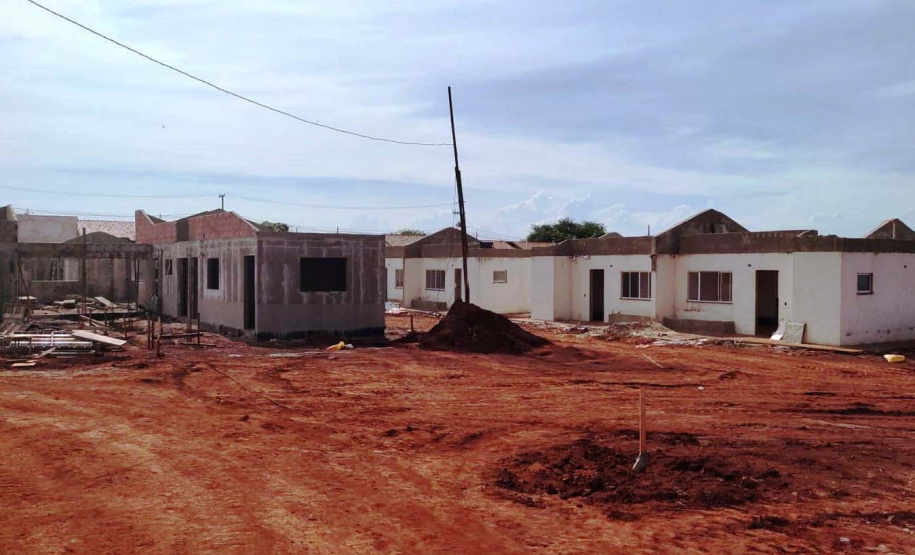 Terminam na próxima terça-feira (30) as inscrições para habilitação dos interessados em participar da seleção das 40 moradias do condomínio para idosos em construção em Cornélio Procópio, no Norte Pioneior. O empreendimento recebeu mais de R$ 3,3 milhões do Governo do Estado por meio do programa Casa Fácil Paraná, na modalidade Viver Mais, e as obras já ultrapassaram 52% de conclusão. (Foto: Michael Faleiros/Cohapar)