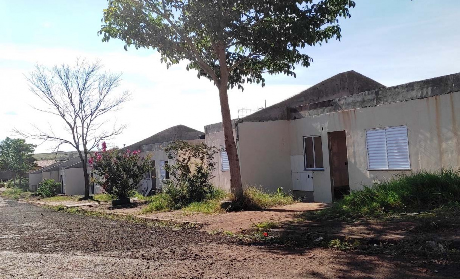 Terminam na próxima terça-feira (30) as inscrições para habilitação dos interessados em participar da seleção das 40 moradias do condomínio para idosos em construção em Cornélio Procópio, no Norte Pioneior. O empreendimento recebeu mais de R$ 3,3 milhões do Governo do Estado por meio do programa Casa Fácil Paraná, na modalidade Viver Mais, e as obras já ultrapassaram 52% de conclusão. (Foto: Michael Faleiros/Cohapar)