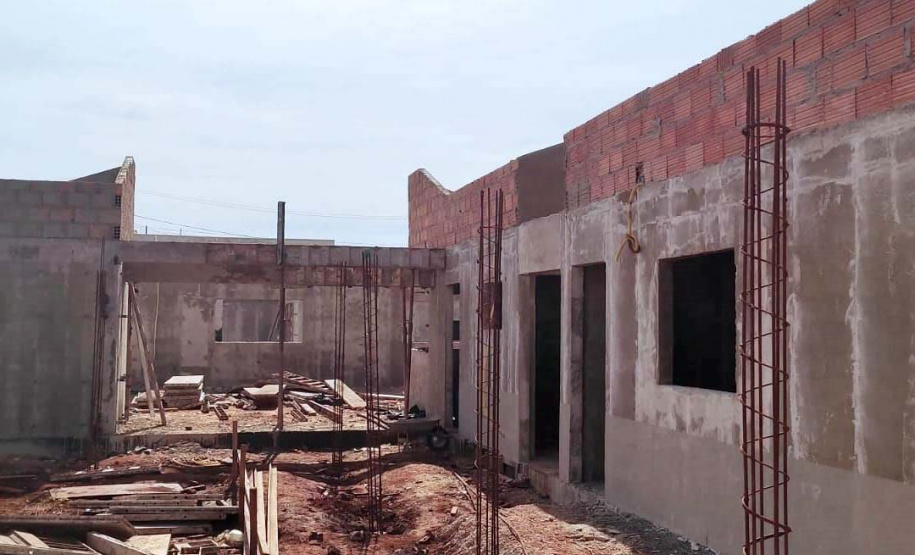 Terminam na próxima terça-feira (30) as inscrições para habilitação dos interessados em participar da seleção das 40 moradias do condomínio para idosos em construção em Cornélio Procópio, no Norte Pioneior. O empreendimento recebeu mais de R$ 3,3 milhões do Governo do Estado por meio do programa Casa Fácil Paraná, na modalidade Viver Mais, e as obras já ultrapassaram 52% de conclusão. (Foto: Michael Faleiros/Cohapar)