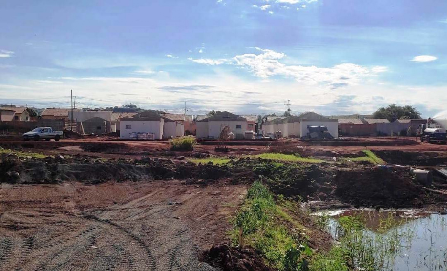 Terminam na próxima terça-feira (30) as inscrições para habilitação dos interessados em participar da seleção das 40 moradias do condomínio para idosos em construção em Cornélio Procópio, no Norte Pioneior. O empreendimento recebeu mais de R$ 3,3 milhões do Governo do Estado por meio do programa Casa Fácil Paraná, na modalidade Viver Mais, e as obras já ultrapassaram 52% de conclusão. (Foto: Michael Faleiros/Cohapar)