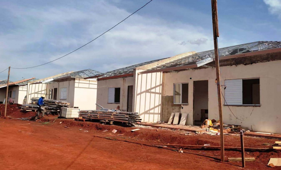 Terminam na próxima terça-feira (30) as inscrições para habilitação dos interessados em participar da seleção das 40 moradias do condomínio para idosos em construção em Cornélio Procópio, no Norte Pioneior. O empreendimento recebeu mais de R$ 3,3 milhões do Governo do Estado por meio do programa Casa Fácil Paraná, na modalidade Viver Mais, e as obras já ultrapassaram 52% de conclusão. (Foto: Michael Faleiros/Cohapar)
