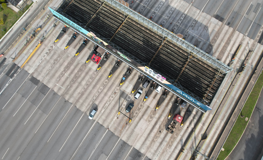 O Departamento de Estradas de Rodagem do Paraná (DER/PR) está ingressando na Justiça Federal com pedido de liminar em Ação Civil Pública para obrigar as concessionárias de pedágio do anel de integração a implantar a canalização do tráfego e reforço de sinalização nas praças de pedágio, a fim de garantir a transposição livre e segura dos usuários, com o encerramento dos contratos. -  Curitiba, 22/11/2021 - Foto: Rodrigo Félix Leal/SEIL