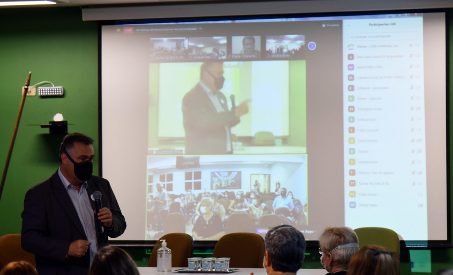 O secretário de Estado da Saúde, Beto Preto, acompanhou o encerramento do ano letivo do curso Técnico em Enfermagem da Escola de Saúde Pública. - Curitiba, 23/11/2021 - Foto: Américo Antonio/SESA