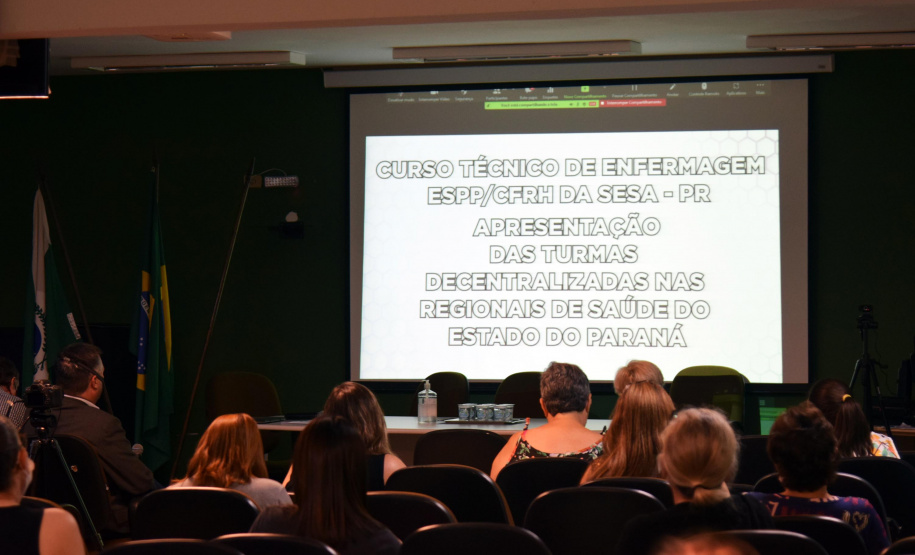 O secretário de Estado da Saúde, Beto Preto, acompanhou o encerramento do ano letivo do curso Técnico em Enfermagem da Escola de Saúde Pública. - Curitiba, 23/11/2021 - Foto: Américo Antonio/SESA