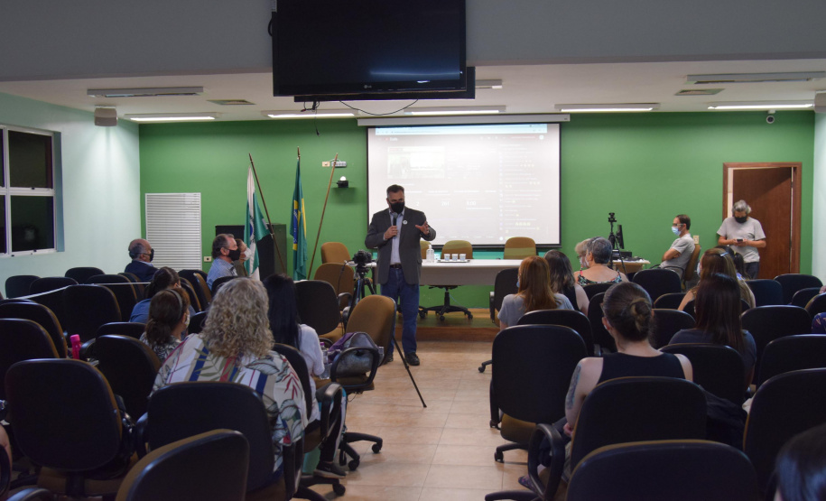 O secretário de Estado da Saúde, Beto Preto, acompanhou o encerramento do ano letivo do curso Técnico em Enfermagem da Escola de Saúde Pública. - Curitiba, 23/11/2021 - Foto: Américo Antonio/SESA