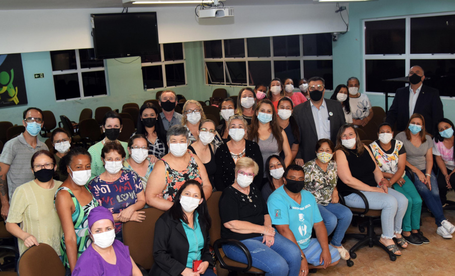 O secretário de Estado da Saúde, Beto Preto, acompanhou o encerramento do ano letivo do curso Técnico em Enfermagem da Escola de Saúde Pública. - Curitiba, 23/11/2021 - Foto: Américo Antonio/SESA
