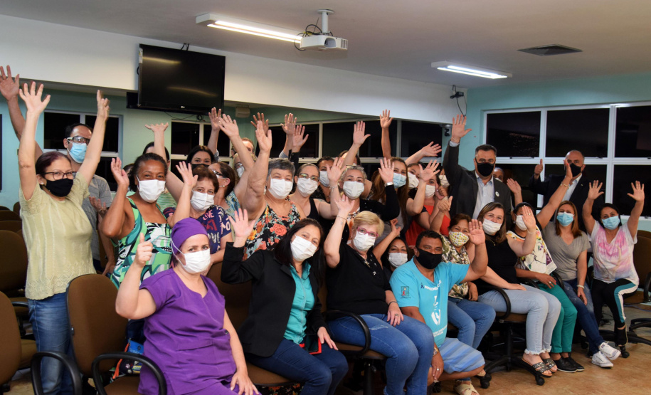 O secretário de Estado da Saúde, Beto Preto, acompanhou o encerramento do ano letivo do curso Técnico em Enfermagem da Escola de Saúde Pública. - Curitiba, 23/11/2021 - Foto: Américo Antonio/SESA
