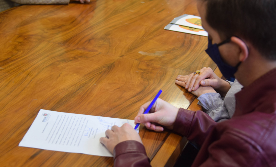 O secretário de Estado da Saúde, Beto Preto, assinou nesta quinta-feira (11) a liberação de R$ 60 milhões para o Consórcio Metropolitano de Saúde do Paraná (Comesp) das Regiões Sul e Norte, por meio do programa de Qualificação dos Consórcios Intermunicipais de Saúde (Qualicis), que deverá ser repassado em 48 parcelas. -  Curitiba, 11/11/2021 - Foto: Américo Antonio/SESA