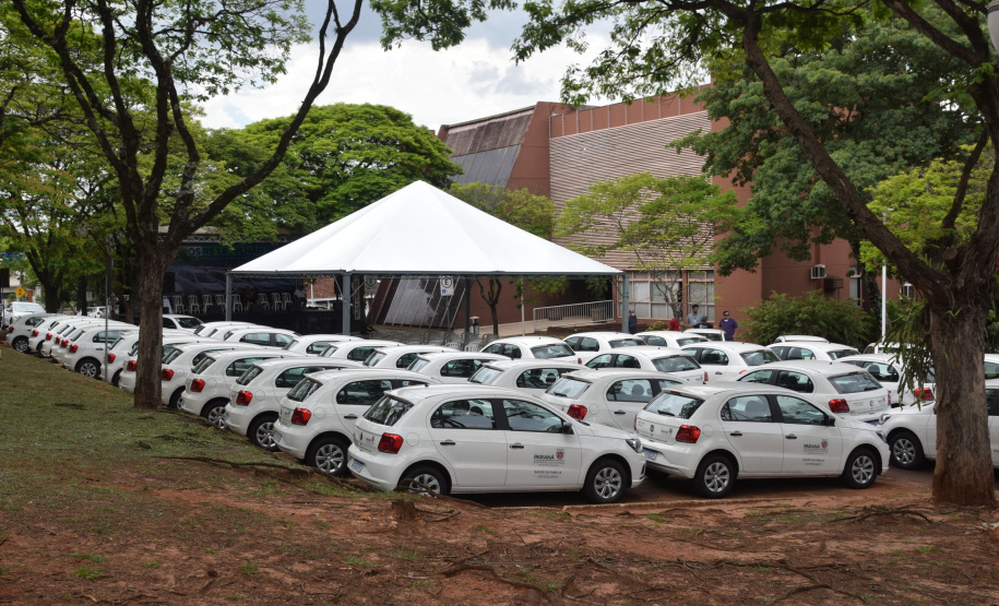 A Secretaria de Estado da Saúde (Sesa) entregou 47 veículos para a Estratégia da Saúde da Família (ESF) e assinou convênio de R$ 5 milhões para o programa de Qualificação dos Consórcios Intermunicipais de Saúde (Qualicis) aos 21 municípios de abrangência da 12ª Regional de Saúde de Umuarama.  -  Umuarama, 25/11/2021 - Foto: Américo Antonio/SESA