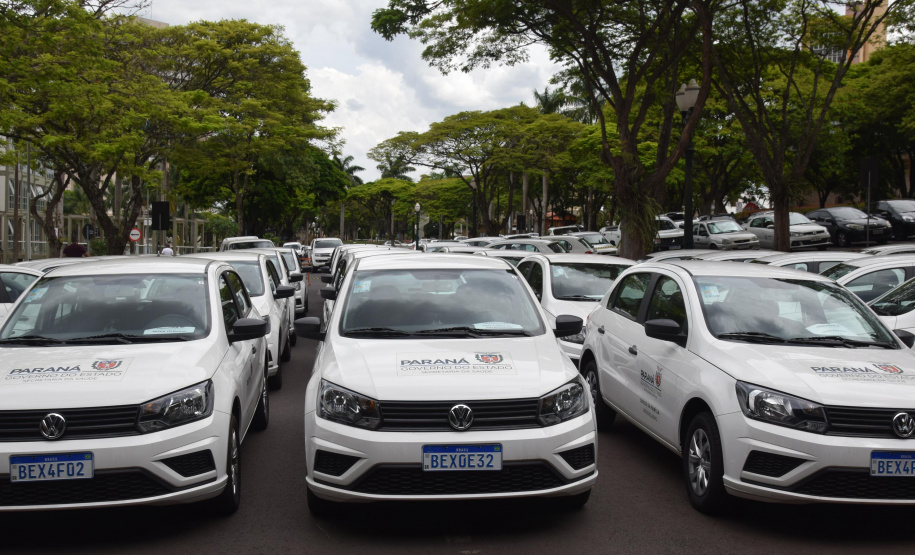 A Secretaria de Estado da Saúde (Sesa) entregou 47 veículos para a Estratégia da Saúde da Família (ESF) e assinou convênio de R$ 5 milhões para o programa de Qualificação dos Consórcios Intermunicipais de Saúde (Qualicis) aos 21 municípios de abrangência da 12ª Regional de Saúde de Umuarama.  -  Umuarama, 25/11/2021 - Foto: Américo Antonio/SESA