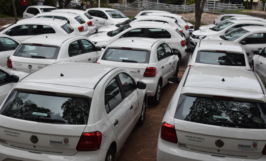 A Secretaria de Estado da Saúde (Sesa) entregou 47 veículos para a Estratégia da Saúde da Família (ESF) e assinou convênio de R$ 5 milhões para o programa de Qualificação dos Consórcios Intermunicipais de Saúde (Qualicis) aos 21 municípios de abrangência da 12ª Regional de Saúde de Umuarama.  -  Umuarama, 25/11/2021 - Foto: Américo Antonio/SESA