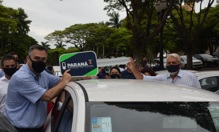 A Secretaria de Estado da Saúde (Sesa) entregou 47 veículos para a Estratégia da Saúde da Família (ESF) e assinou convênio de R$ 5 milhões para o programa de Qualificação dos Consórcios Intermunicipais de Saúde (Qualicis) aos 21 municípios de abrangência da 12ª Regional de Saúde de Umuarama.  -  Umuarama, 25/11/2021 - Foto: Américo Antonio/SESA