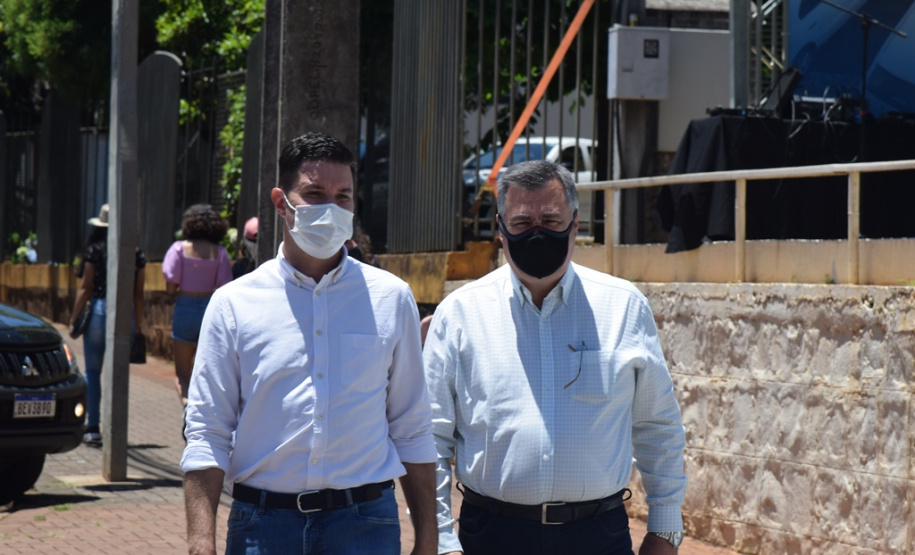 O Governo do Estado realizou mais uma entrega dos carros para Estratégia da Saúde da Família (ESF) neste sábado (13). Agora, os 15 municípios da 7ª Regional de Saúde de Pato Branco foram beneficiados com a doação de 43 automóveis, em um investimento de mais de R$ 1,4 milhão. - Pato Branco, 13/11/2021 - Foto: Américo Antonio/SESA