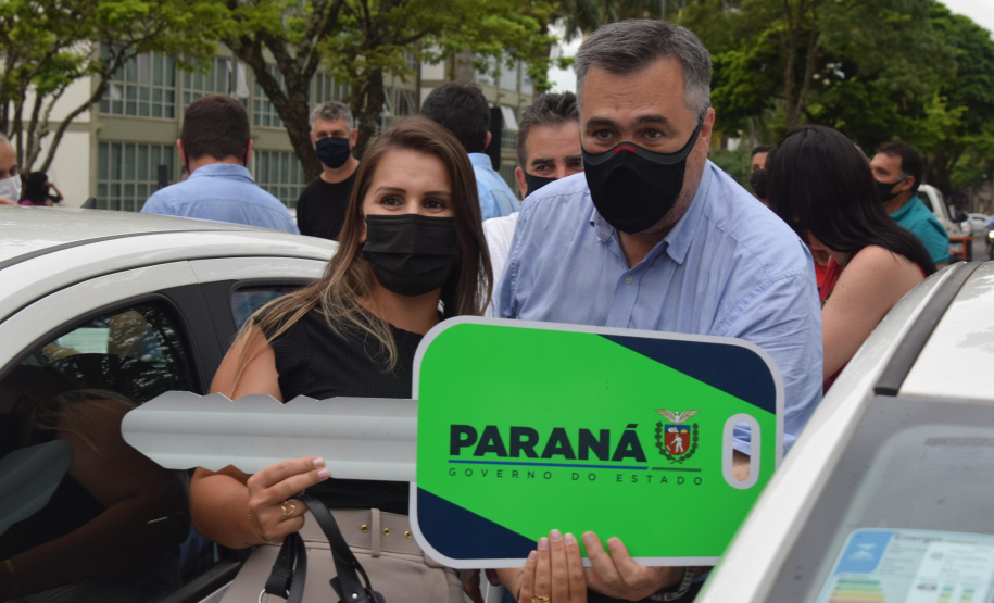 A Secretaria de Estado da Saúde (Sesa) entregou 47 veículos para a Estratégia da Saúde da Família (ESF) e assinou convênio de R$ 5 milhões para o programa de Qualificação dos Consórcios Intermunicipais de Saúde (Qualicis) aos 21 municípios de abrangência da 12ª Regional de Saúde de Umuarama.  -  Umuarama, 25/11/2021 - Foto: Américo Antonio/SESA