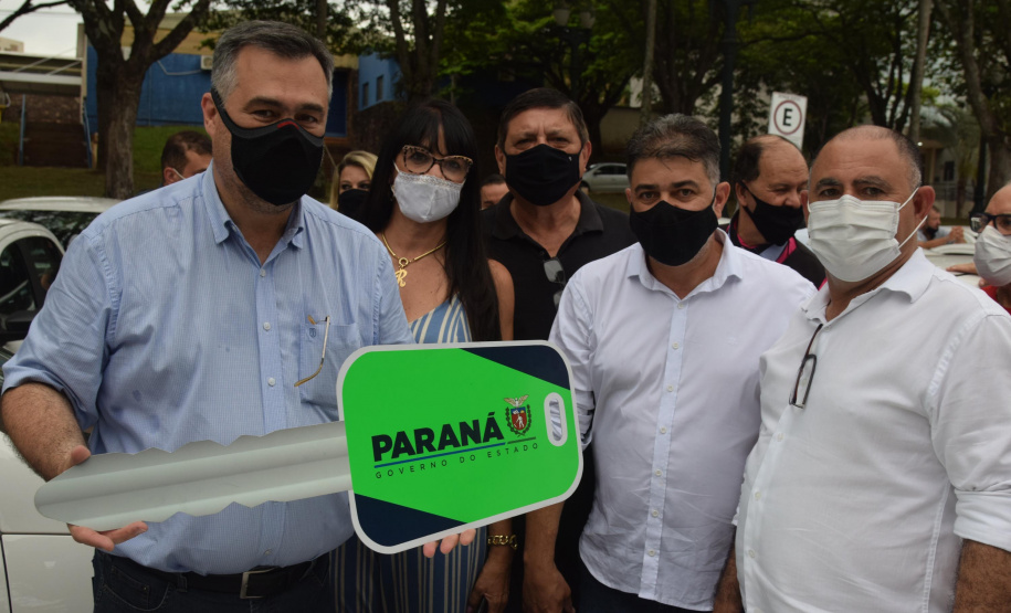 A Secretaria de Estado da Saúde (Sesa) entregou 47 veículos para a Estratégia da Saúde da Família (ESF) e assinou convênio de R$ 5 milhões para o programa de Qualificação dos Consórcios Intermunicipais de Saúde (Qualicis) aos 21 municípios de abrangência da 12ª Regional de Saúde de Umuarama.  -  Umuarama, 25/11/2021 - Foto: Américo Antonio/SESA