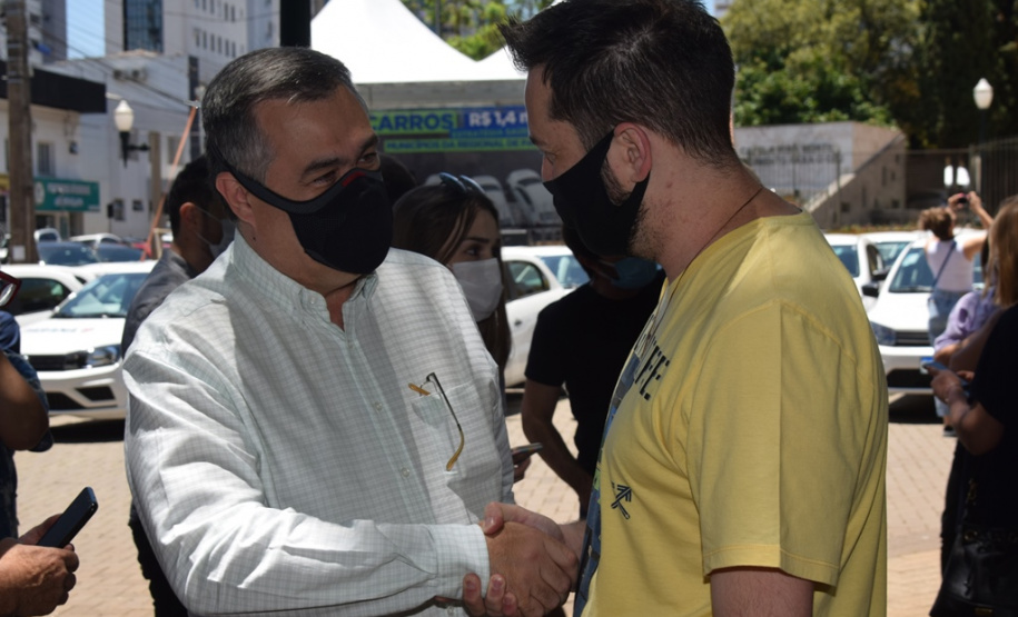 O Governo do Estado realizou mais uma entrega dos carros para Estratégia da Saúde da Família (ESF) neste sábado (13). Agora, os 15 municípios da 7ª Regional de Saúde de Pato Branco foram beneficiados com a doação de 43 automóveis, em um investimento de mais de R$ 1,4 milhão. - Pato Branco, 13/11/2021 - Foto: Américo Antonio/SESA