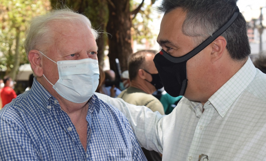 O Governo do Estado realizou mais uma entrega dos carros para Estratégia da Saúde da Família (ESF) neste sábado (13). Agora, os 15 municípios da 7ª Regional de Saúde de Pato Branco foram beneficiados com a doação de 43 automóveis, em um investimento de mais de R$ 1,4 milhão. - Pato Branco, 13/11/2021 - Foto: Américo Antonio/SESA