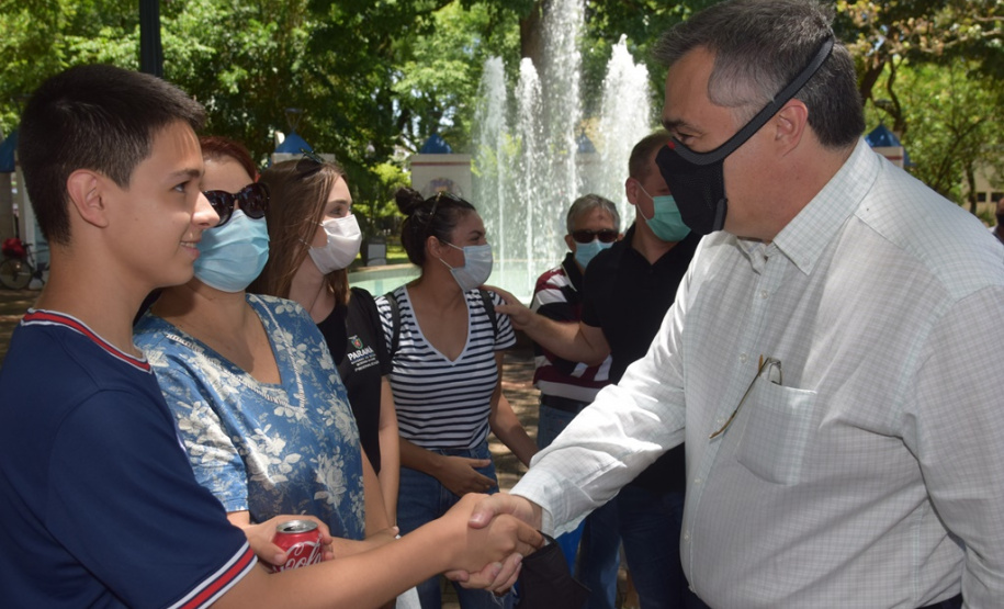 O Governo do Estado realizou mais uma entrega dos carros para Estratégia da Saúde da Família (ESF) neste sábado (13). Agora, os 15 municípios da 7ª Regional de Saúde de Pato Branco foram beneficiados com a doação de 43 automóveis, em um investimento de mais de R$ 1,4 milhão. - Pato Branco, 13/11/2021 - Foto: Américo Antonio/SESA