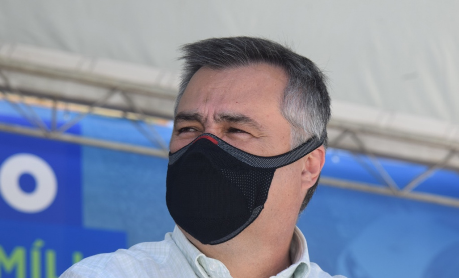 O Governo do Estado realizou mais uma entrega dos carros para Estratégia da Saúde da Família (ESF) neste sábado (13). Agora, os 15 municípios da 7ª Regional de Saúde de Pato Branco foram beneficiados com a doação de 43 automóveis, em um investimento de mais de R$ 1,4 milhão. - Pato Branco, 13/11/2021 - Foto: Américo Antonio/SESA