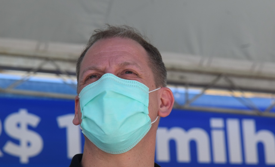 O Governo do Estado realizou mais uma entrega dos carros para Estratégia da Saúde da Família (ESF) neste sábado (13). Agora, os 15 municípios da 7ª Regional de Saúde de Pato Branco foram beneficiados com a doação de 43 automóveis, em um investimento de mais de R$ 1,4 milhão. - Pato Branco, 13/11/2021 - Foto: Américo Antonio/SESA