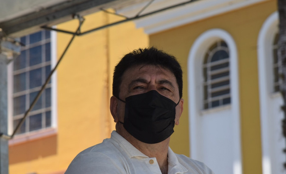 O Governo do Estado realizou mais uma entrega dos carros para Estratégia da Saúde da Família (ESF) neste sábado (13). Agora, os 15 municípios da 7ª Regional de Saúde de Pato Branco foram beneficiados com a doação de 43 automóveis, em um investimento de mais de R$ 1,4 milhão. - Pato Branco, 13/11/2021 - Foto: Américo Antonio/SESA