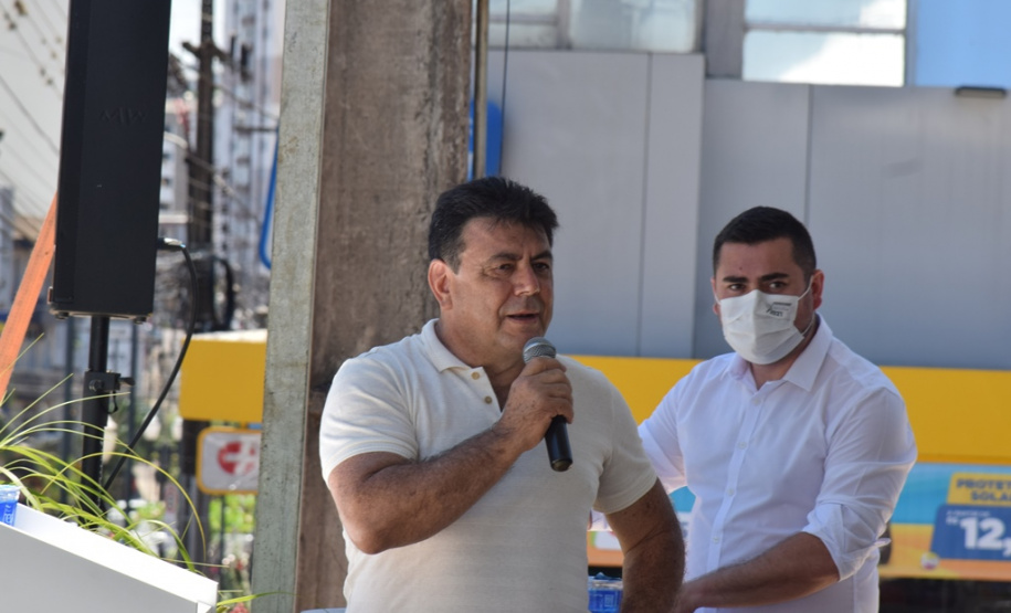 O Governo do Estado realizou mais uma entrega dos carros para Estratégia da Saúde da Família (ESF) neste sábado (13). Agora, os 15 municípios da 7ª Regional de Saúde de Pato Branco foram beneficiados com a doação de 43 automóveis, em um investimento de mais de R$ 1,4 milhão. - Pato Branco, 13/11/2021 - Foto: Américo Antonio/SESA