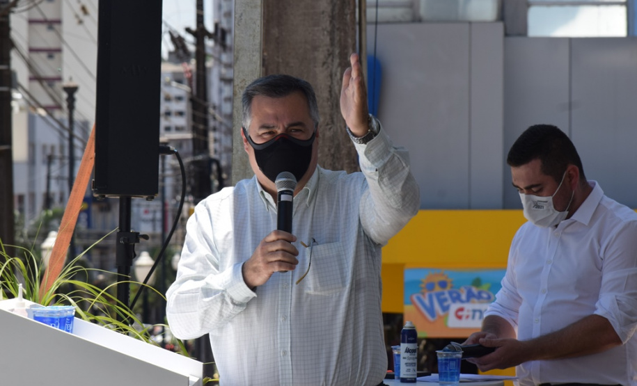 O Governo do Estado realizou mais uma entrega dos carros para Estratégia da Saúde da Família (ESF) neste sábado (13). Agora, os 15 municípios da 7ª Regional de Saúde de Pato Branco foram beneficiados com a doação de 43 automóveis, em um investimento de mais de R$ 1,4 milhão. - Pato Branco, 13/11/2021 - Foto: Américo Antonio/SESA