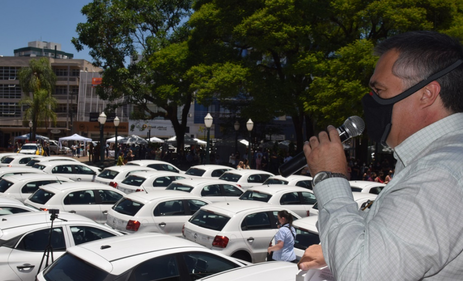 O Governo do Estado realizou mais uma entrega dos carros para Estratégia da Saúde da Família (ESF) neste sábado (13). Agora, os 15 municípios da 7ª Regional de Saúde de Pato Branco foram beneficiados com a doação de 43 automóveis, em um investimento de mais de R$ 1,4 milhão. - Pato Branco, 13/11/2021 - Foto: Américo Antonio/SESA