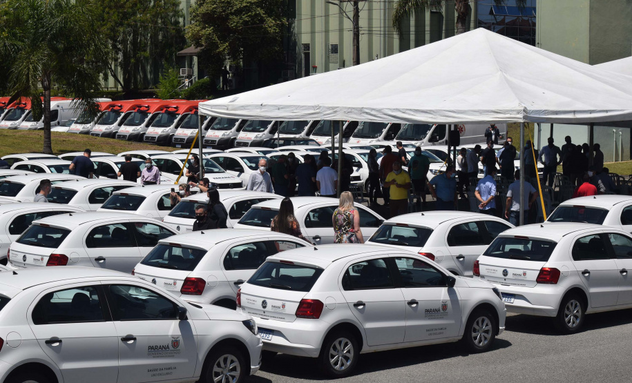 Estado entrega 108 veículos para municípios da Região Metropolitana de Curitiba