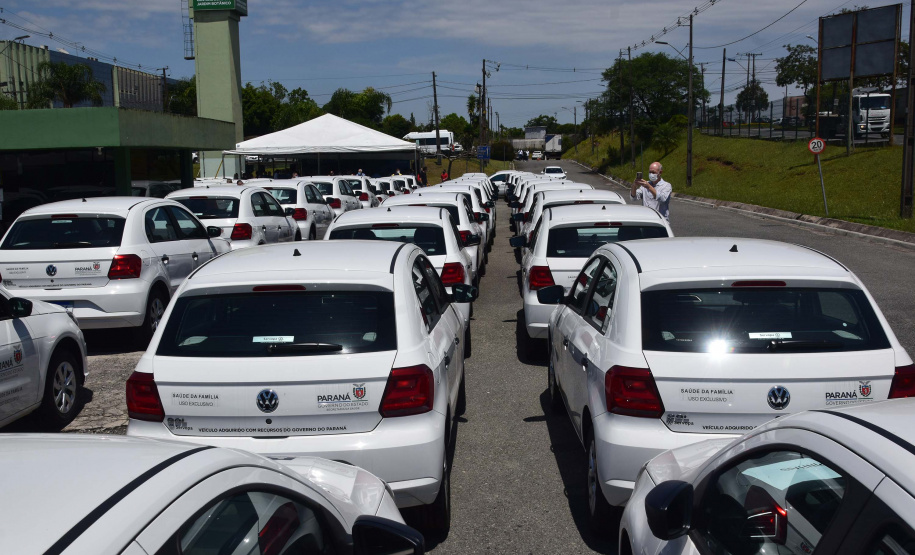 Estado entrega 108 veículos para municípios da Região Metropolitana de Curitiba