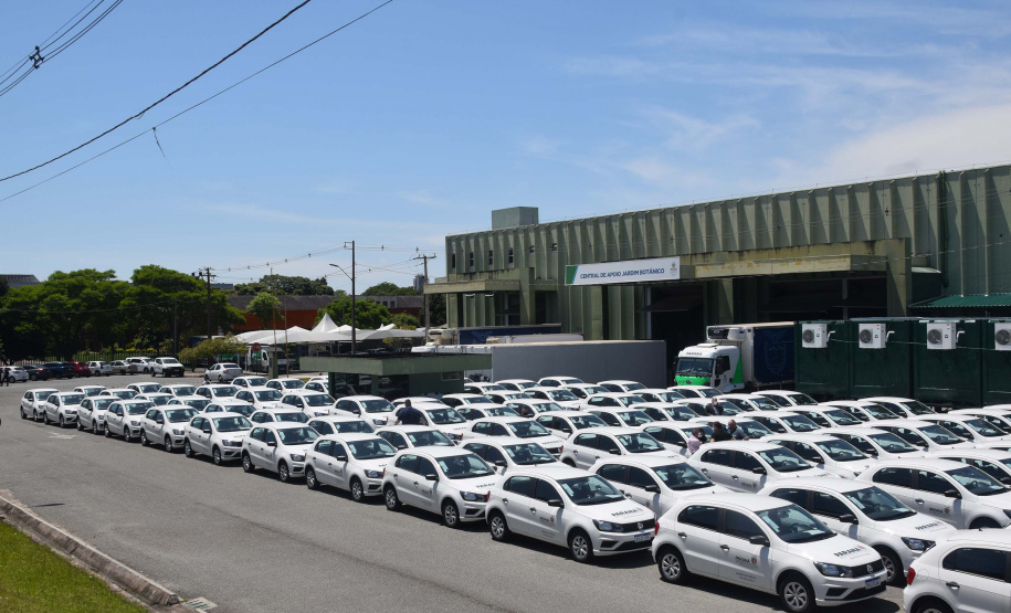 Estado entrega 108 veículos para municípios da Região Metropolitana de Curitiba