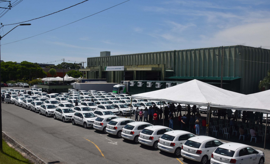 Estado entrega 108 veículos para municípios da Região Metropolitana de Curitiba