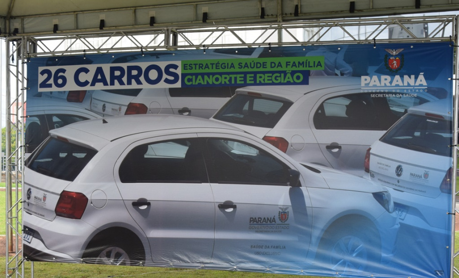 Estado entrega 26 veículos à Regional de Saúde de Cianorte e assina convênio de R$ 5,1 milhões