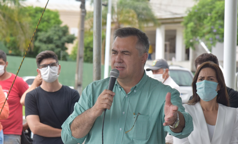 Estado entrega 26 veículos à Regional de Saúde de Cianorte e assina convênio de R$ 5,1 milhões