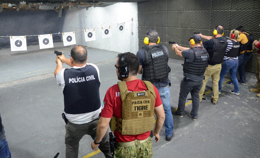 Polícia Civil promove cursos de atualização de armamento e tiro em Curitiba - Foto: PCPR