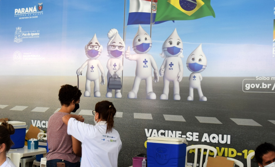 Paraná e ministérios do Brasil e Paraguai promovem testagem e vacinação na fronteira