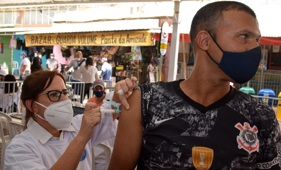 Paraná e ministérios do Brasil e Paraguai promovem testagem e vacinação na fronteira