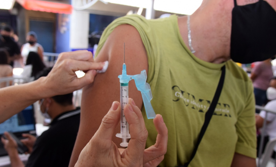 Paraná e ministérios do Brasil e Paraguai promovem testagem e vacinação na fronteira