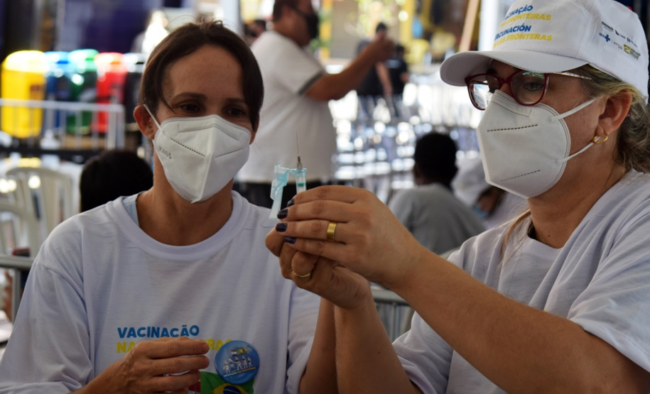 Paraná e ministérios do Brasil e Paraguai promovem testagem e vacinação na fronteira