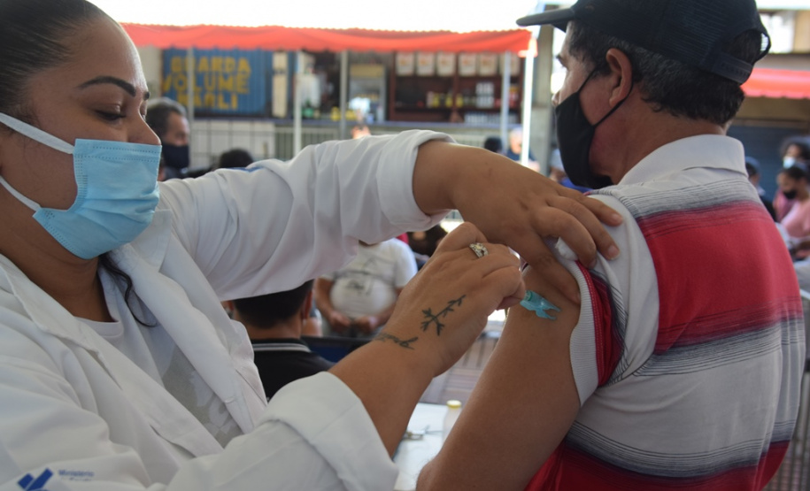 Paraná e ministérios do Brasil e Paraguai promovem testagem e vacinação na fronteira