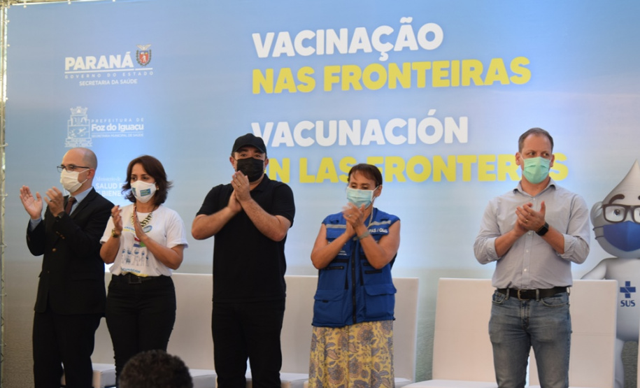 Paraná e ministérios do Brasil e Paraguai promovem testagem e vacinação na fronteira