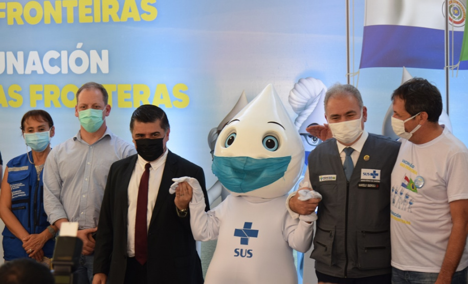 Paraná e ministérios do Brasil e Paraguai promovem testagem e vacinação na fronteira