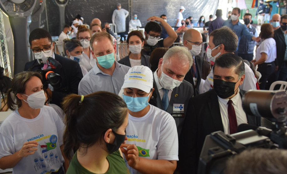 Paraná e ministérios do Brasil e Paraguai promovem testagem e vacinação na fronteira